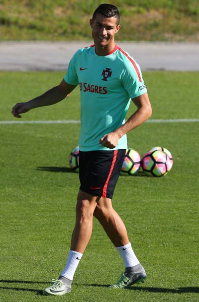 Ronaldo “luyện công” chờ vùi dập hai đội nhược tiểu - 4