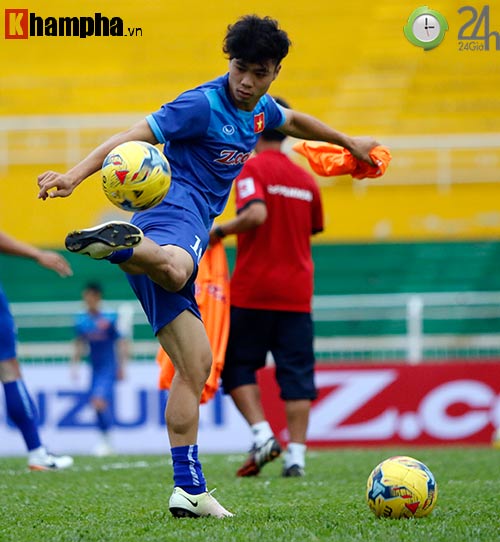 ĐT Việt Nam: Công Vinh sút bay máy quay phóng viên - 2