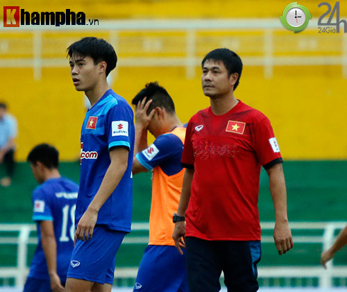 ĐT Việt Nam: Công Vinh sút bay máy quay phóng viên - 3