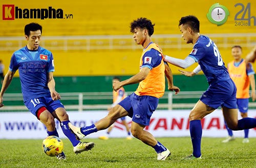 ĐT Việt Nam: Công Vinh sút bay máy quay phóng viên - 5