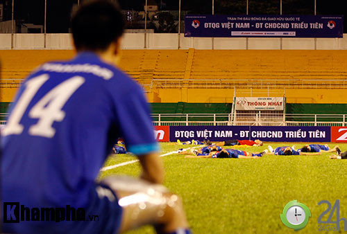 ĐT Việt Nam: Công Vinh sút bay máy quay phóng viên - 10