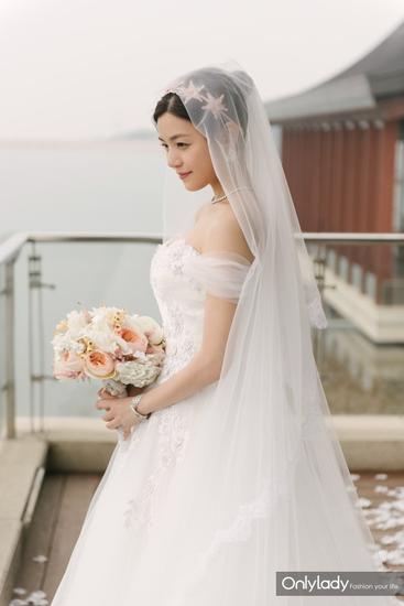Những mẫu váy cưới đẹp như mơ của sao Hoa ngữ - 5