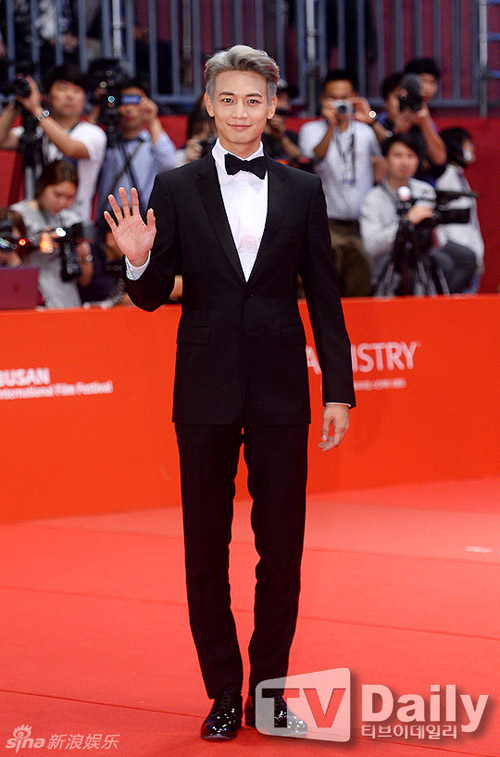 Ngẩn ngơ ngắm lưng ong của mỹ nhân tại LHP Busan 2016 - 5