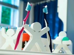 Kinh hoàng ổ vi khuẩn trên bàn chải đánh răng - 3