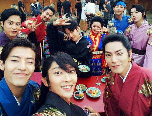 Lee Jun Ki cán mốc 1 triệu lượt theo dõi trên Instagram - 2