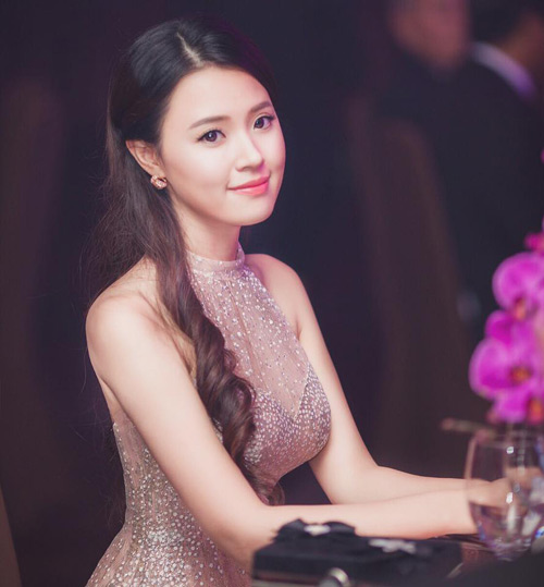 Cuộc sống Midu ra sao sau một năm chia tay đại gia? - 1