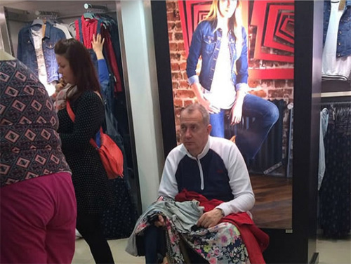 Nỗi khổ của soái ca khi mua