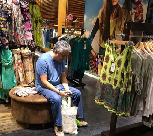 Nỗi khổ của soái ca khi mua