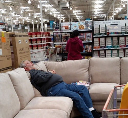 Nỗi khổ của soái ca khi mua