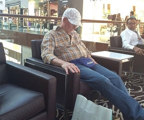 Nỗi khổ của soái ca khi mua