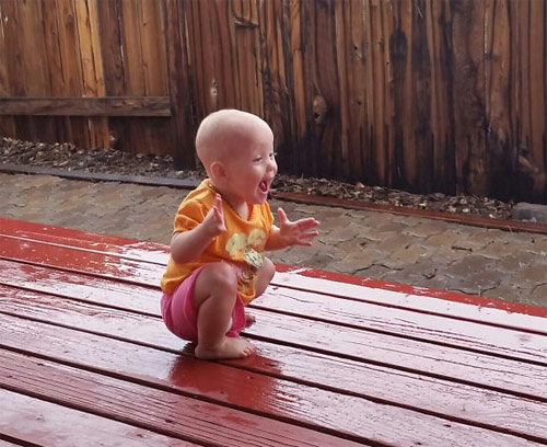 Bật cười với biểu cảm siêu đáng yêu của các bé - 10