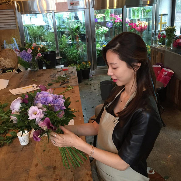 Không thể tin nổi vợ Bae Yong Joon đã bầu 7 tháng - 6