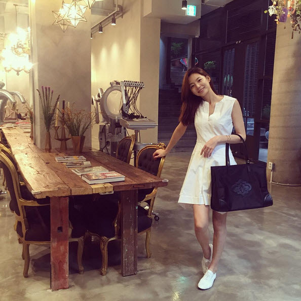 Không thể tin nổi vợ Bae Yong Joon đã bầu 7 tháng - 10