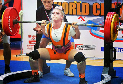 “Hoa hậu cơ bắp” lập kỷ lục gánh 215kg, nâng 190kg - 1