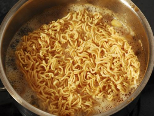 Tác hại khủng khiếp khi ăn mỳ tôm hơn 2 lần/tuần - 2