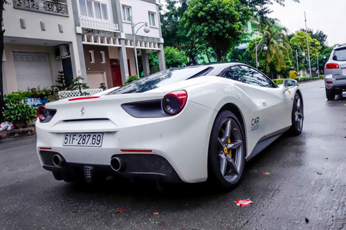 Ferrari 488 GTB của Cường “đô-la” dẫn đầu đoàn siêu xe diễu phố - 3