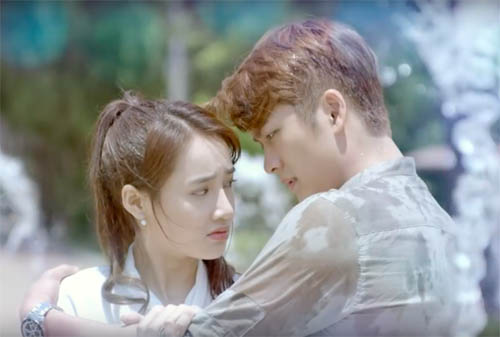 Nhã Phương liên tiếp hôn trai Hàn trong Tuổi thanh xuân 2 - 3