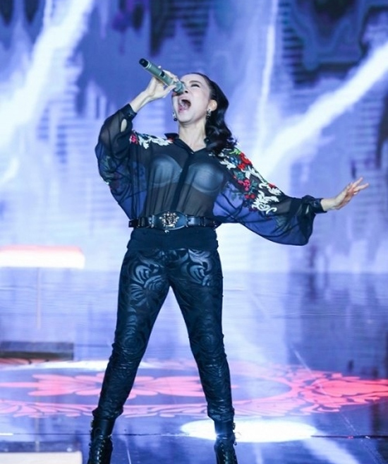 Loạt váy áo khiến gu đẳng cấp của Thu Minh đi xuống - 3