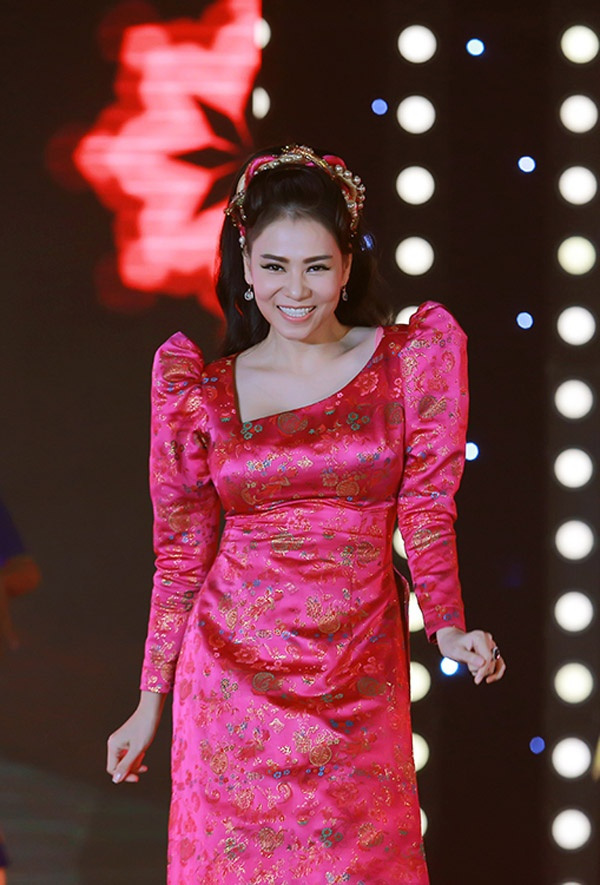 Loạt váy áo khiến gu đẳng cấp của Thu Minh đi xuống - 8