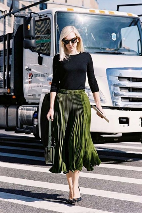 Bừng sáng tiết thu với váy xếp ly óng ánh - 5