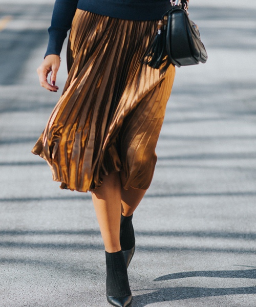 Bừng sáng tiết thu với váy xếp ly óng ánh - 8