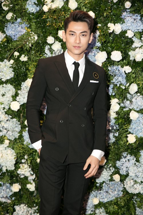 Lan Ngọc gợi cảm, tình tứ bên Isaac - 1