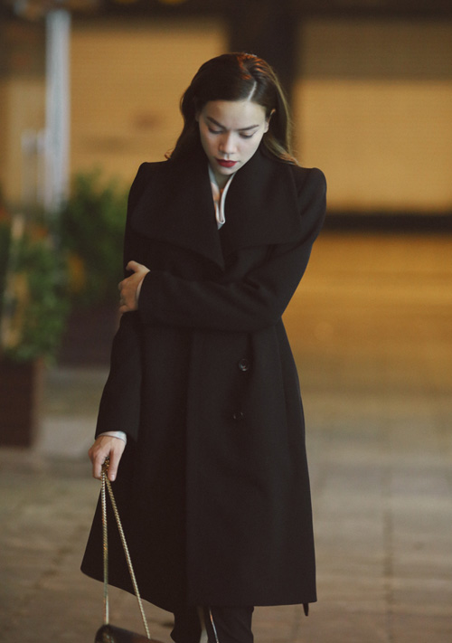 Hà Hồ đầy quyền lực trong phim