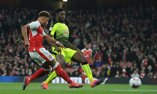 Arsenal – Reading: Sô diễn của "kép phụ" - 1