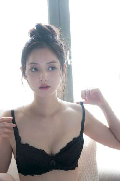 Nữ hoàng nội y Nhật cực khả ái "gây sốt" thảm đỏ - 14