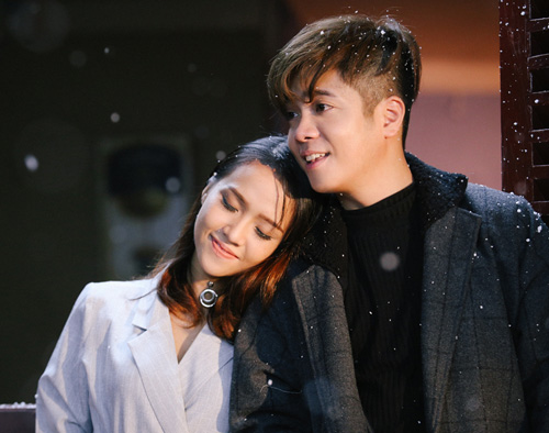 Bùi Anh Tuấn tình tứ bên cô gái lạ trong MV mới - 1