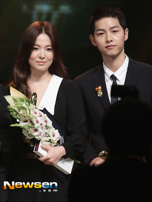 Song Joong Ki ga lăng hết cỡ với Song Hye Kyo trên truyền hình - 1