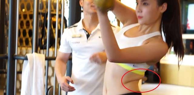 Người mẫu, hoa hậu Việt gây bất ngờ với vòng eo ngấn mỡ - 6