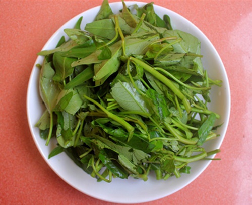 Canh cua rau muống mát lành, dân dã - 1