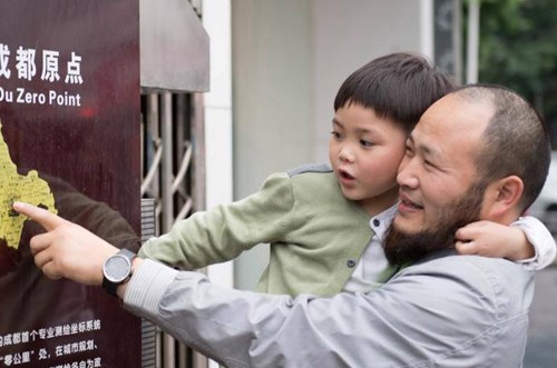 Dẫn con qua 200 thành phố để dạy cách yêu thương - 2