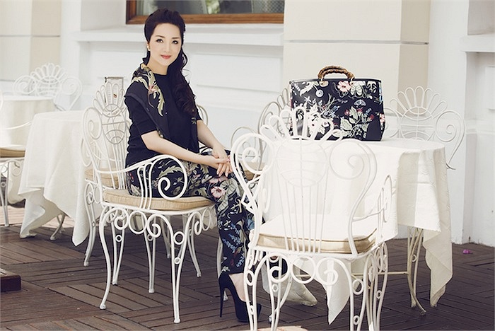 Soi khối hàng hiệu “kếch xù” của Hoa hậu Giáng My - 10