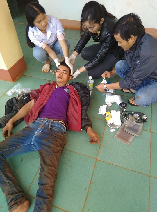 Trộm chó, một thanh niên bị người dân đánh bầm dập - 1