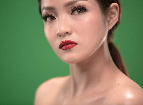 Thuỷ Top gây sốc với hình tượng cô giáo nổi loạn - 5