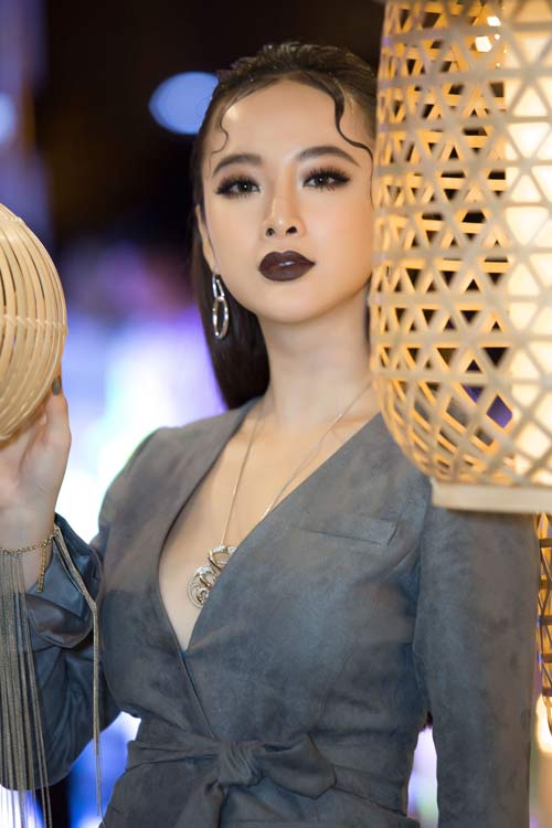 Angela Phương Trinh lại &#34;hở bạo&#34; cùng nữ trang tiền tỷ - 5