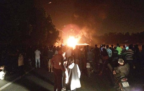 Xe khách Ka Long cháy trên QL18A: Khách phá cửa thoát chết - 1