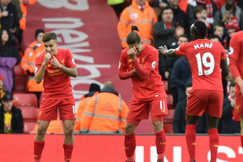 Liverpool "lên đỉnh" sau 916 ngày & 7 thống kê “điên rồ” - 1