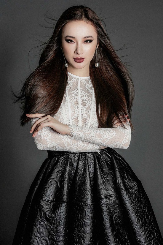 Angela Phương Trinh khoe body nuột nà với đầm ren mỏng manh - 2