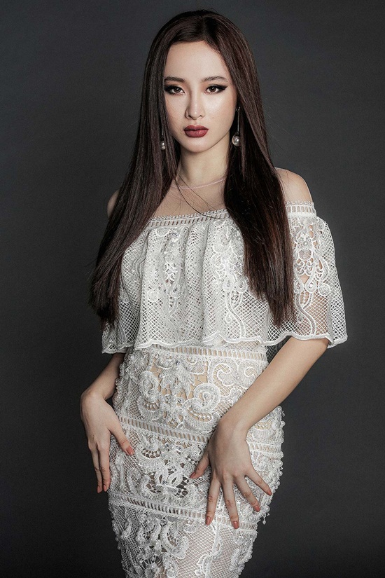 Angela Phương Trinh khoe body nuột nà với đầm ren mỏng manh - 3