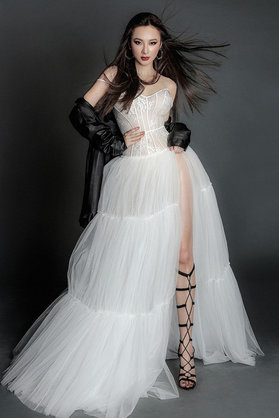 Angela Phương Trinh khoe body nuột nà với đầm ren mỏng manh - 9