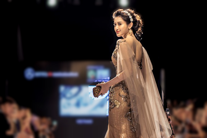 Huyền My gợi cảm khó cưỡng trên sàn diễn thời trang Malaysia - 5