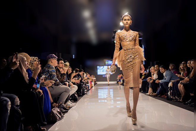 Huyền My gợi cảm khó cưỡng trên sàn diễn thời trang Malaysia - 7