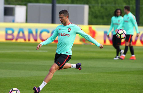 Sau hợp đồng tỷ đô, Ronaldo có thêm hợp đồng tỷ bảng - 6