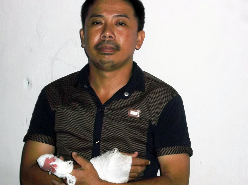 Thấy vợ âu yếm bạn thân, rút dao đâm chết tình địch - 1