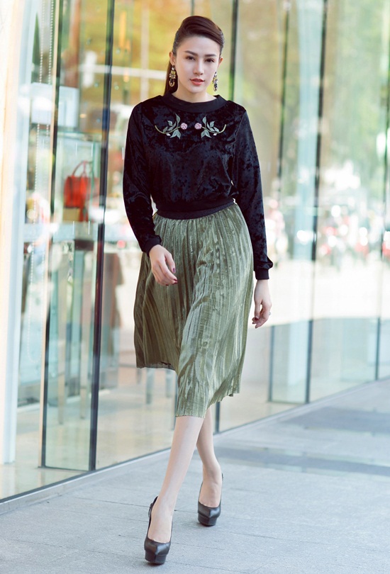 Học trò Hà Hồ đẹp sành điệu, hút mọi ánh nhìn trên phố - 1