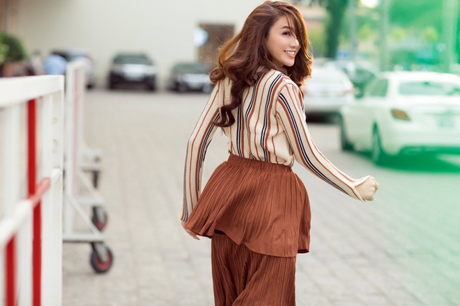 Học trò Hà Hồ đẹp sành điệu, hút mọi ánh nhìn trên phố - 9