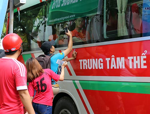 Thầy trò Hữu Thắng chống đẩy trăm lần, ngợp vì nắng Cần Thơ - 15